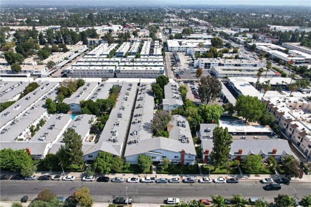 18547 Collins Street B23, Tarzana, CA 91356