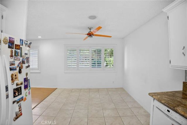 18547 Collins Street B23, Tarzana, CA 91356