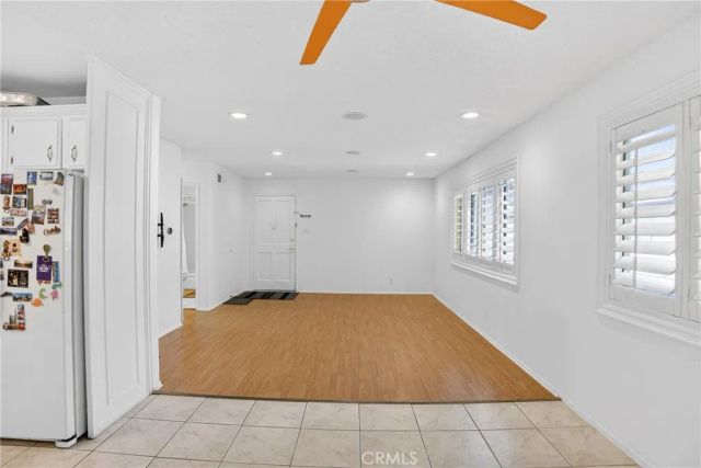 18547 Collins Street B23, Tarzana, CA 91356