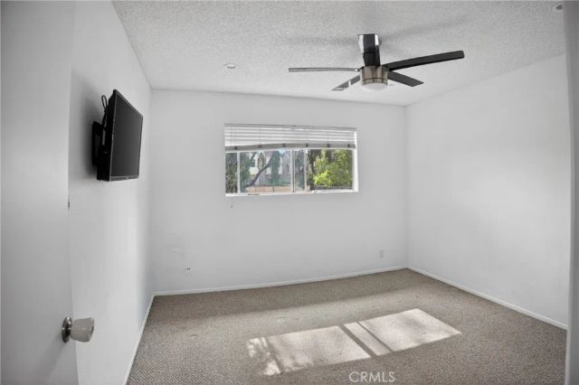 18547 Collins Street B23, Tarzana, CA 91356