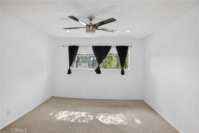 18547 Collins Street B23, Tarzana, CA 91356