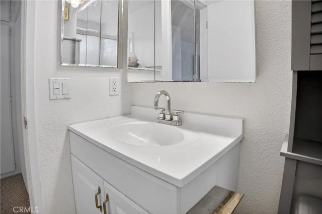 18547 Collins Street B23, Tarzana, CA 91356
