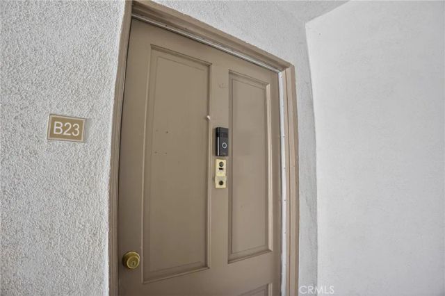 18547 Collins Street B23, Tarzana, CA 91356