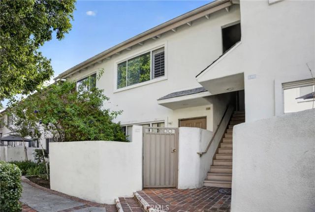 18547 Collins Street B23, Tarzana, CA 91356
