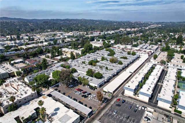 18547 Collins Street B23, Tarzana, CA 91356