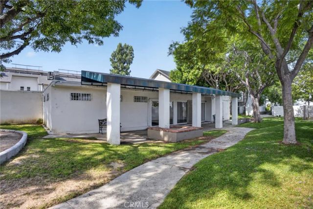 18547 Collins Street B23, Tarzana, CA 91356