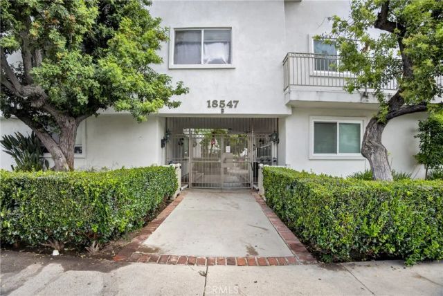 18547 Collins Street B23, Tarzana, CA 91356