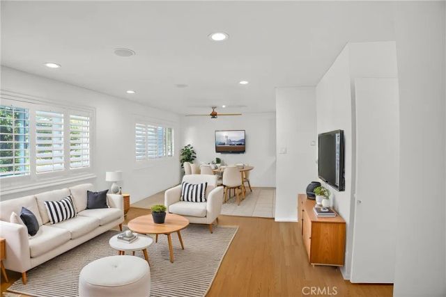 18547 Collins Street B23, Tarzana, CA 91356