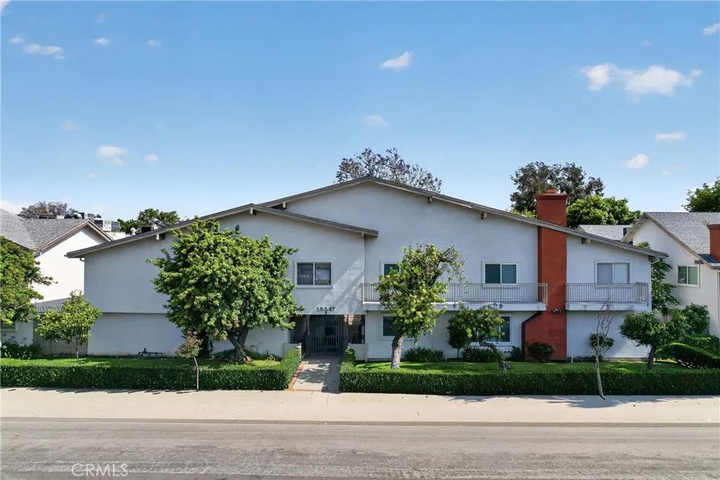 18547 Collins Street B23, Tarzana, CA 91356