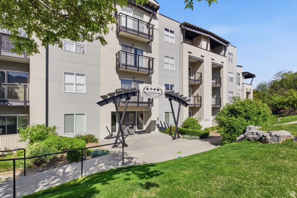 Image 1 of property listing at 4340 S HIGHLAND DR #113, Millcreek, UT 84124