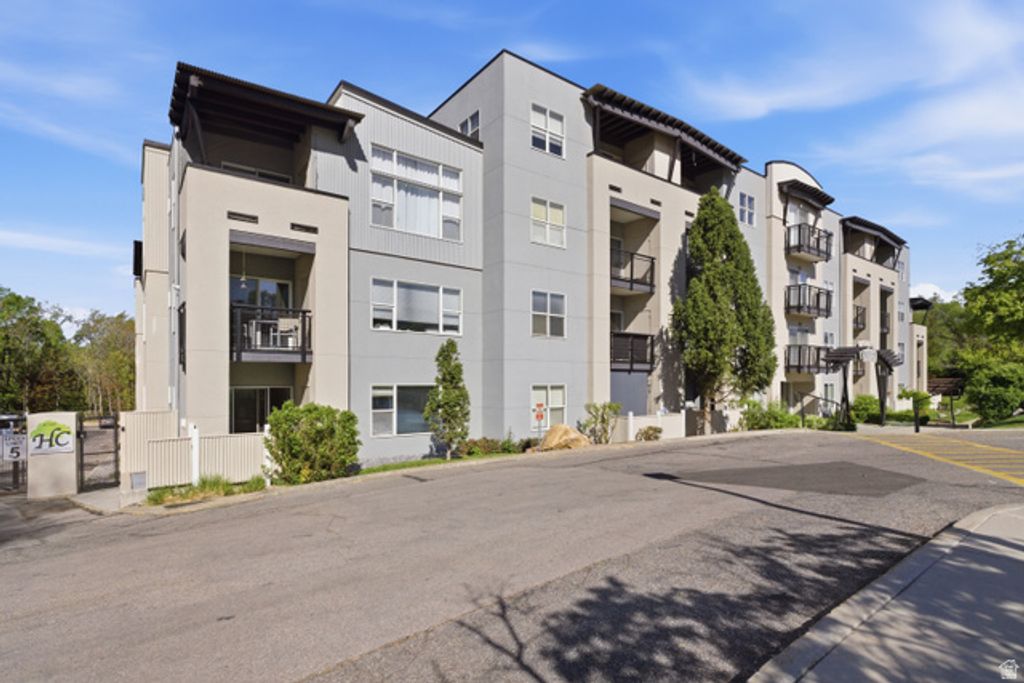 Image 2 of property listing at 4340 S HIGHLAND DR #113, Millcreek, UT 84124