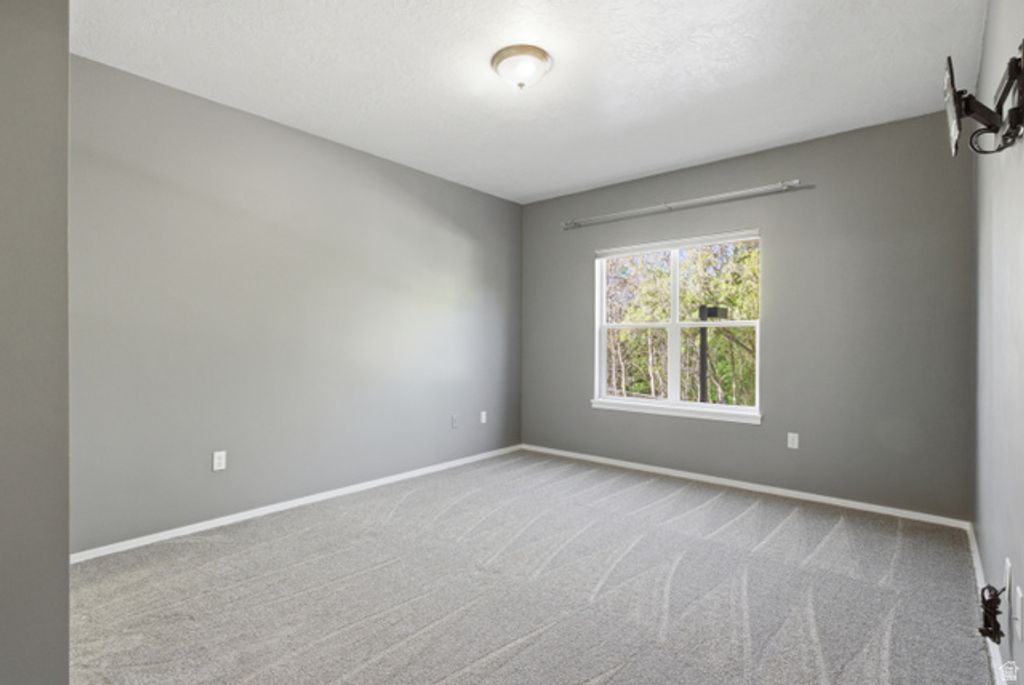 Image 11 of property listing at 4340 S HIGHLAND DR #113, Millcreek, UT 84124