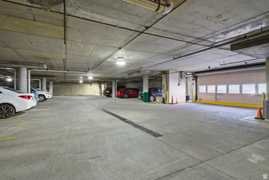 Image 18 of property listing at 4340 S HIGHLAND DR #113, Millcreek, UT 84124