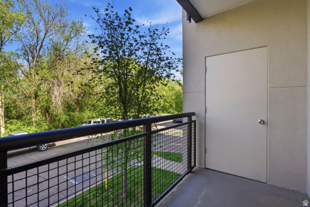 Image 19 of property listing at 4340 S HIGHLAND DR #113, Millcreek, UT 84124