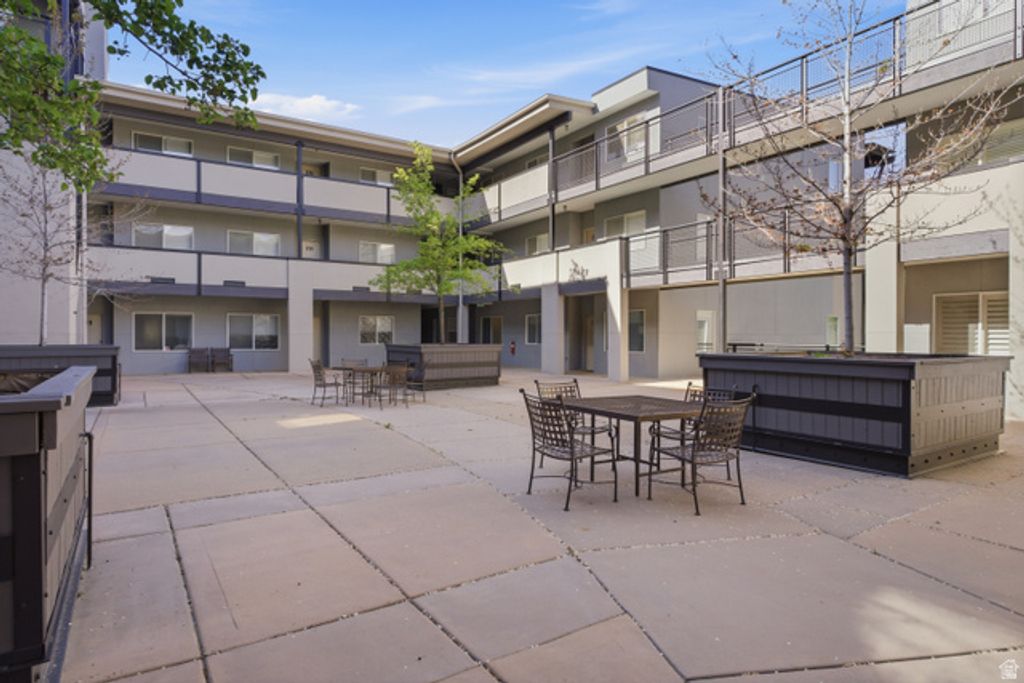 Image 3 of property listing at 4340 S HIGHLAND DR #113, Millcreek, UT 84124