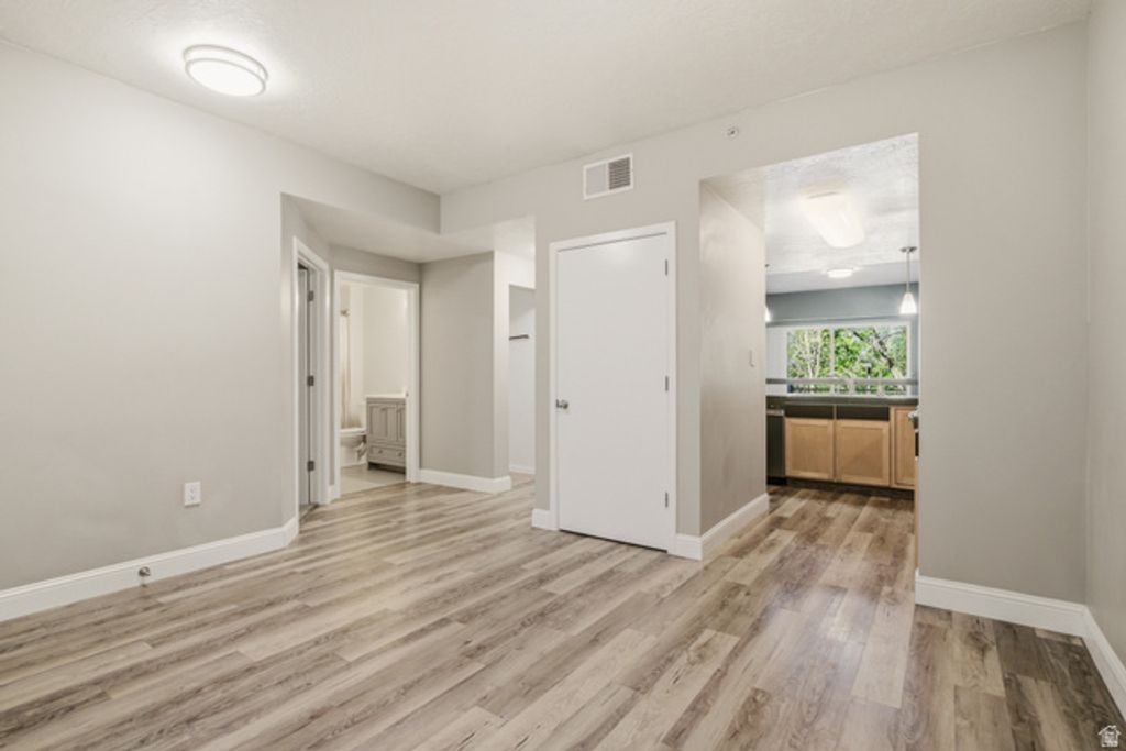 Image 6 of property listing at 4340 S HIGHLAND DR #113, Millcreek, UT 84124