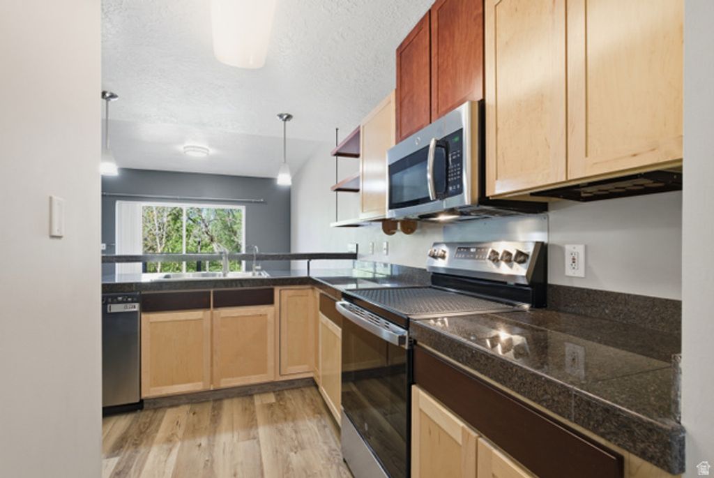 Image 8 of property listing at 4340 S HIGHLAND DR #113, Millcreek, UT 84124