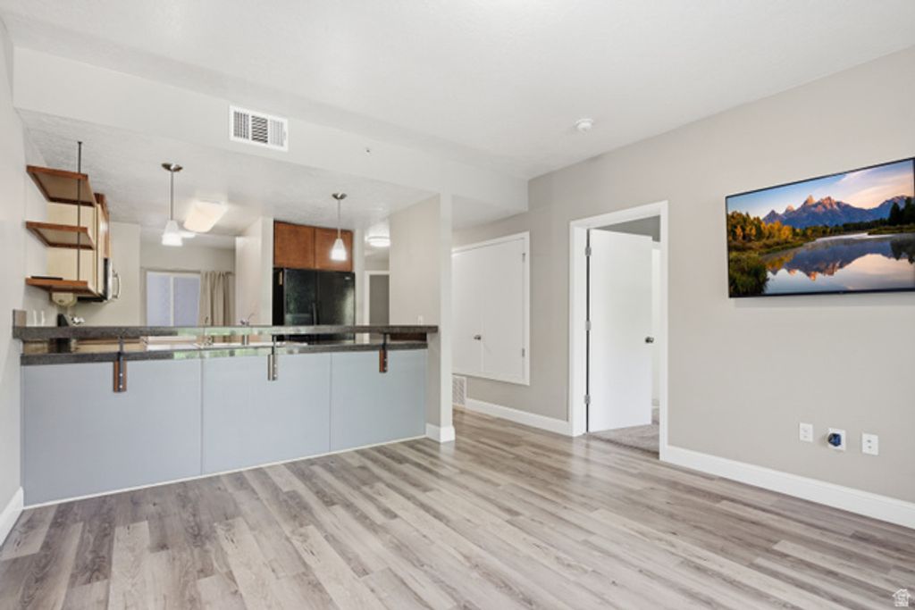 Image 9 of property listing at 4340 S HIGHLAND DR #113, Millcreek, UT 84124
