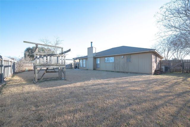 1805 Willow Bend Road, Wharton, TX 77488