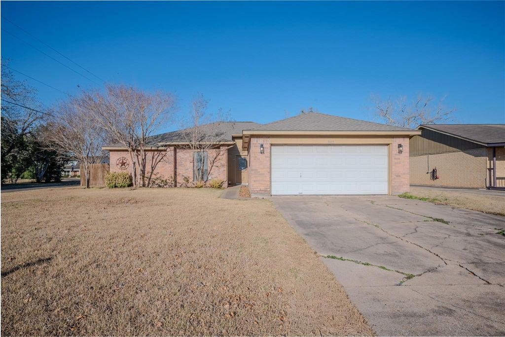 1805 Willow Bend Road, Wharton, TX 77488