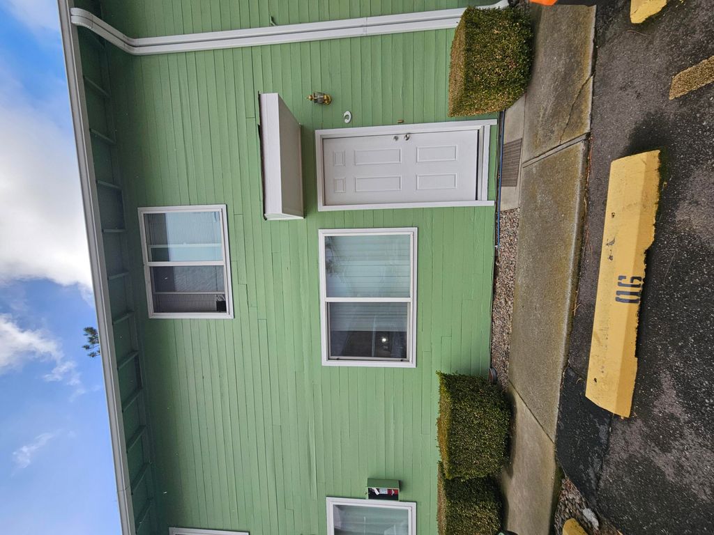 600 W 1st Street 3, Phoenix, OR 97535