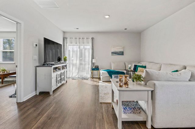 440 Royal Arch Dr., Conway, SC 29526