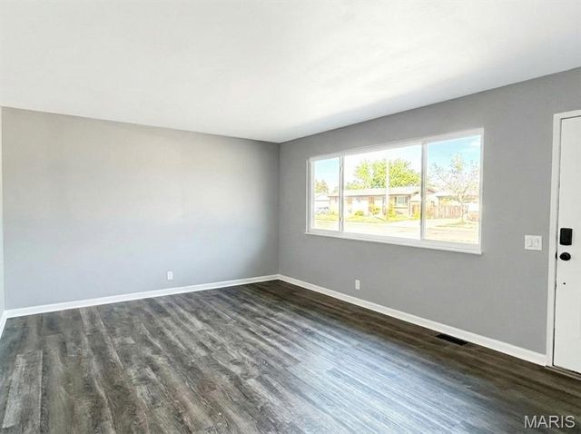 670 Starlet Drive, Florissant, MO 63031