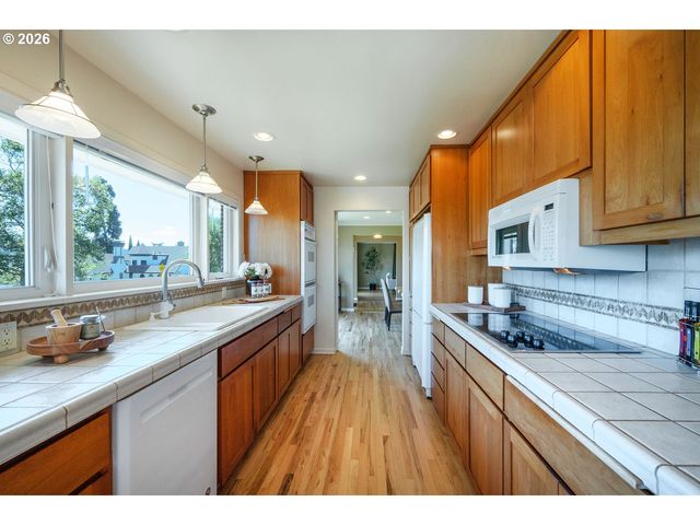 2196 OLIVE St, Eugene, OR 97405