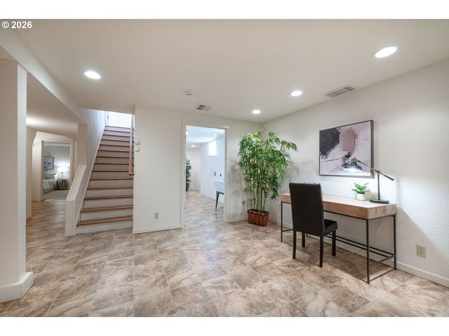 2196 OLIVE St, Eugene, OR 97405