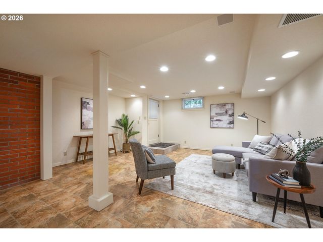 2196 OLIVE St, Eugene, OR 97405