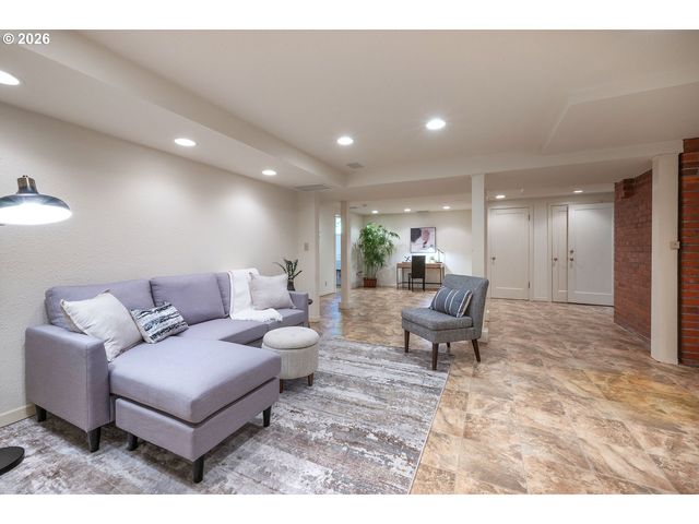 2196 OLIVE St, Eugene, OR 97405