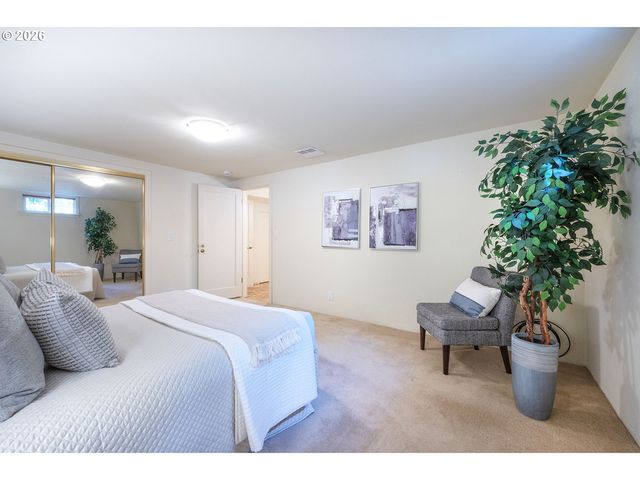 2196 OLIVE St, Eugene, OR 97405