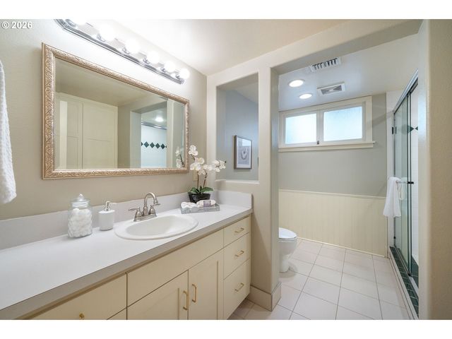 2196 OLIVE St, Eugene, OR 97405