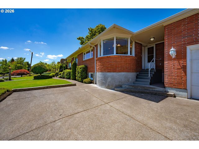 2196 OLIVE St, Eugene, OR 97405