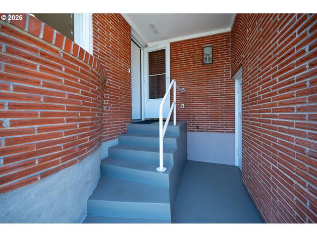 2196 OLIVE St, Eugene, OR 97405