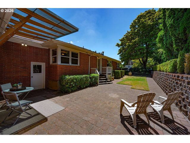 2196 OLIVE St, Eugene, OR 97405