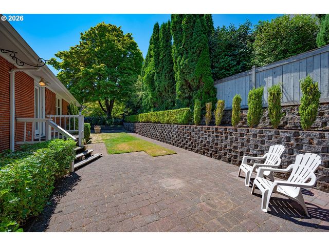 2196 OLIVE St, Eugene, OR 97405