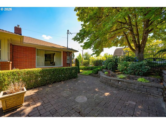 2196 OLIVE St, Eugene, OR 97405