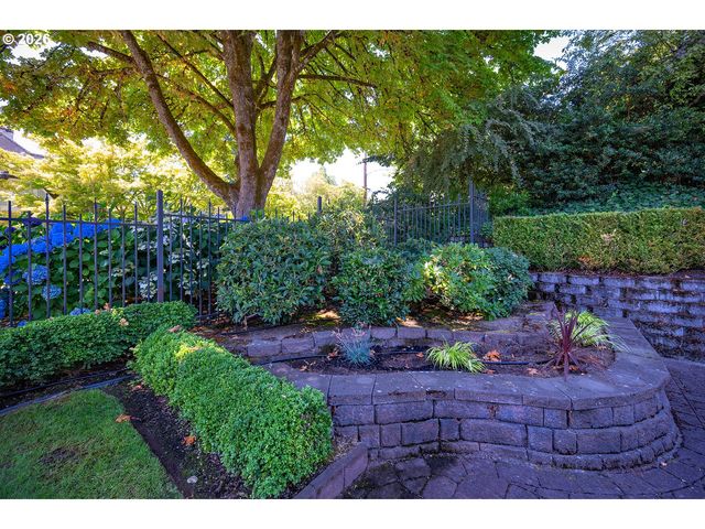 2196 OLIVE St, Eugene, OR 97405