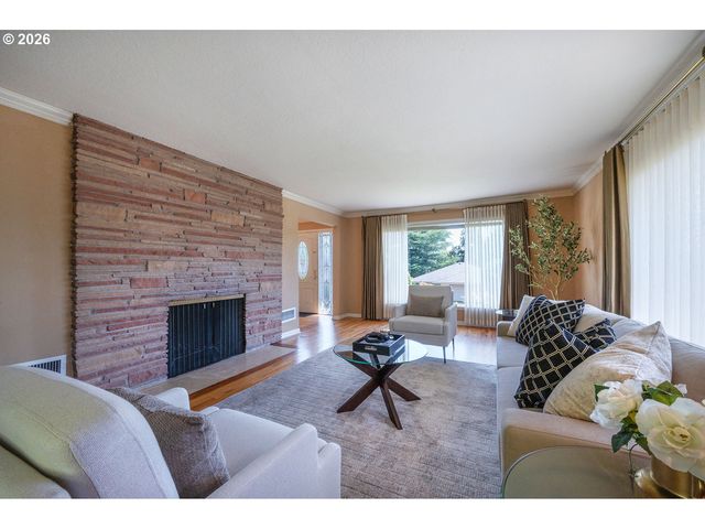 2196 OLIVE St, Eugene, OR 97405