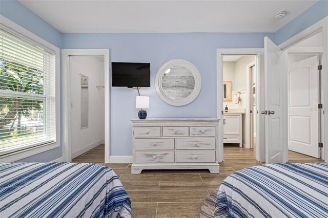 607 NORTH POINT DRIVE, Holmes Beach, FL 34217