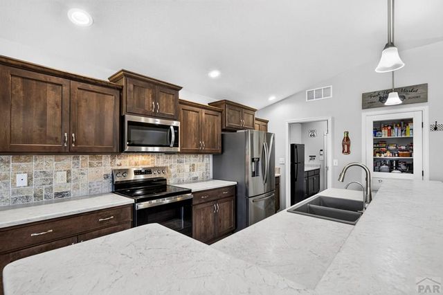 1005 E Kirkwood Dr, Pueblo, CO 81007