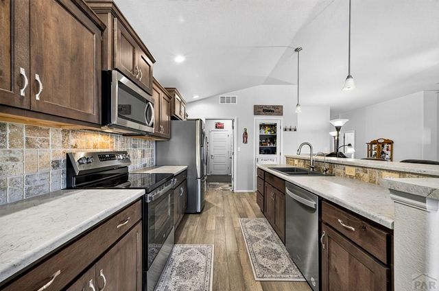 1005 E Kirkwood Dr, Pueblo, CO 81007
