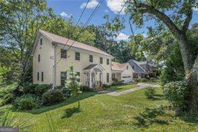 5171 Meadowlake Drive, Atlanta, GA 30338
