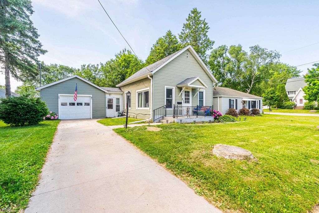 1329 CENTRAL STREET, Oshkosh, WI 54901