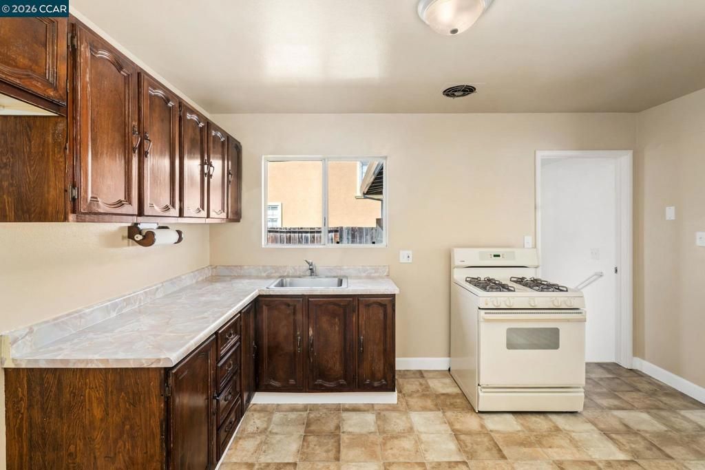 Image 11 of property listing at 18567 18567 Hunter Ave, San Lorenzo, CA 94541