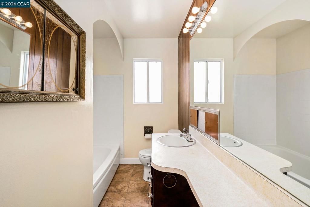 Image 19 of property listing at 18567 18567 Hunter Ave, San Lorenzo, CA 94541