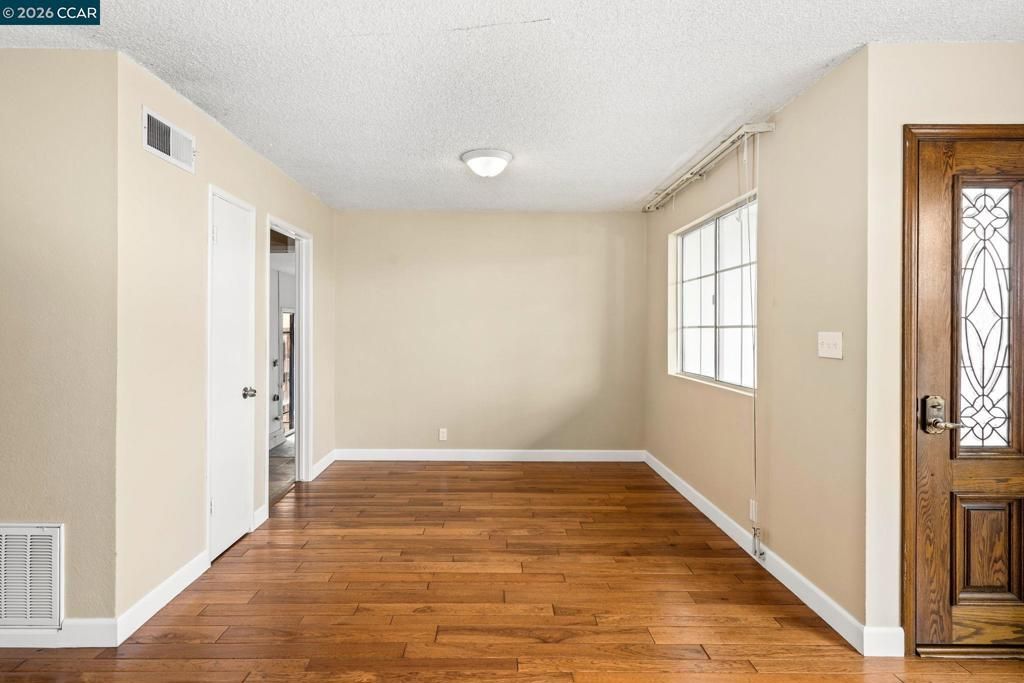 Image 9 of property listing at 18567 18567 Hunter Ave, San Lorenzo, CA 94541