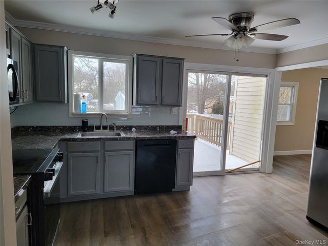 19 Essex Road, Poughkeepsie, NY 12601