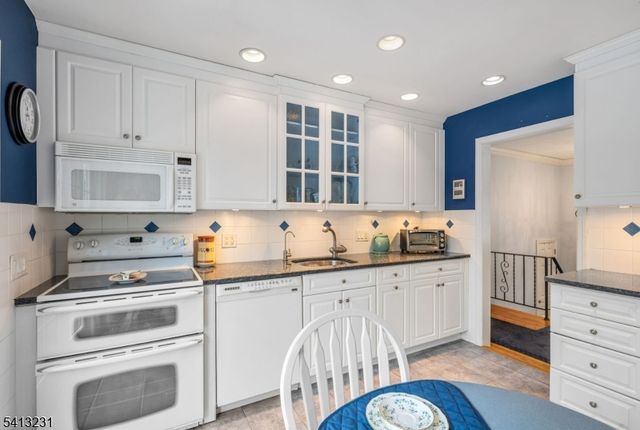 49 School St, Washington Twp., NJ 07676